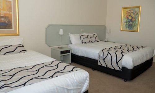 Deniliquin Accommodation - Deniliquin Country Club Motor Inn